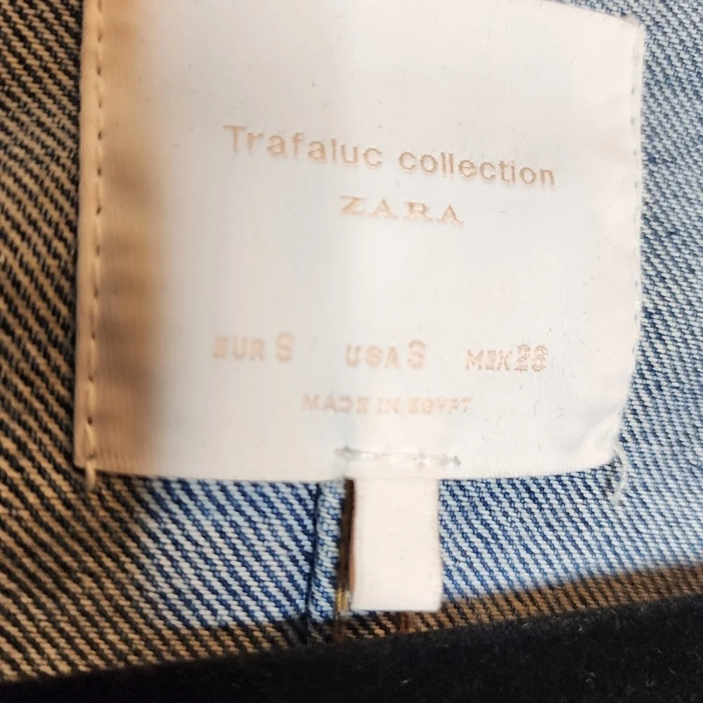 Zara Freyed Hem Distressed Denim Blue Jean‎ Jacket Size Small Hi-Low Crop